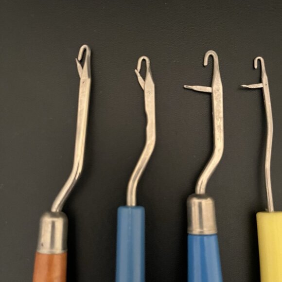6 Latch Hook Tools Spinnerin Fox Yarn England Korea USA Rug Yarn Latch Hooking - Picture 7 of 11